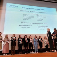 Absolvent:innen des Studienzentrums Hannover und Kassel